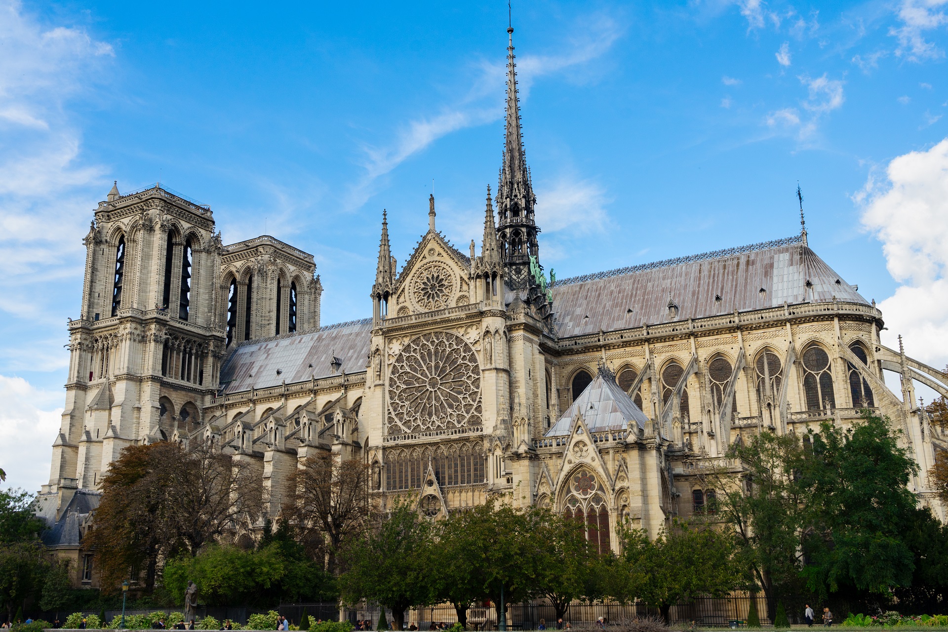 kelowna-architect-notre-dame-cathedral-paris-france-architecturally-distinct-solutions
