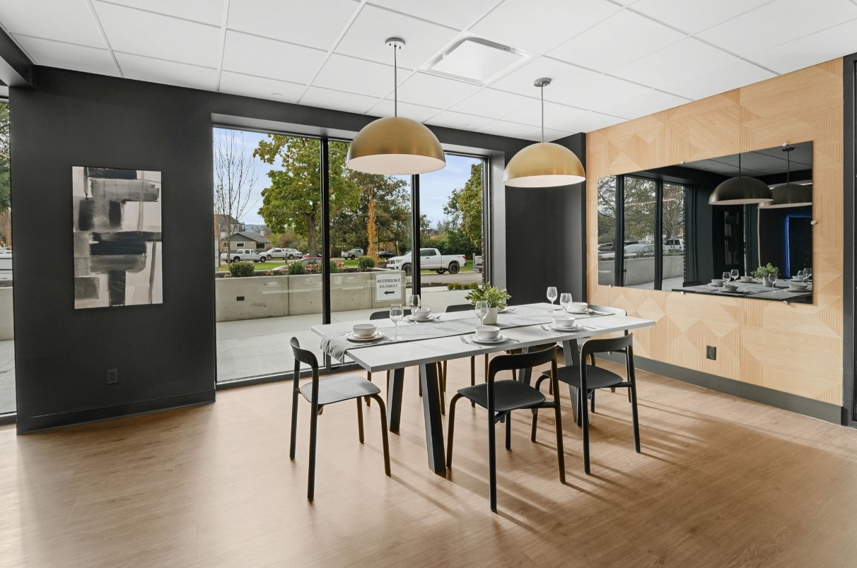 Five Crossings shared dining area
